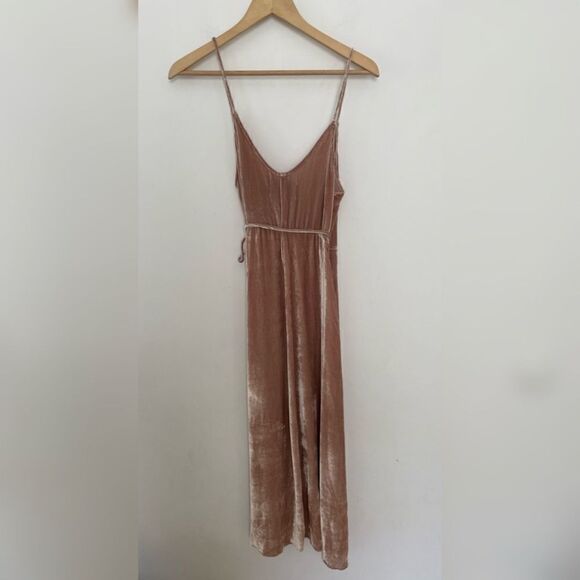 Reformation Anoush Velvet Dress in Blush - Picture 4 of 8